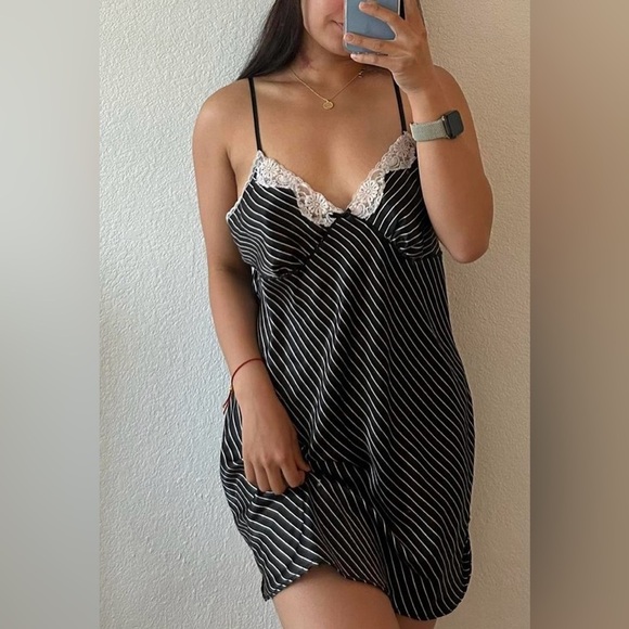 Black and White Striped Nightgown - Picture 1 of 4